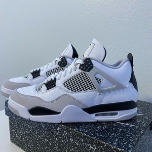 military black Jordan 4s‼️ SIZE 10‼️ brand new
